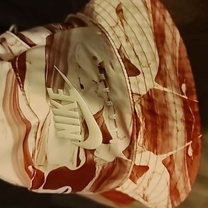 Reversible bucket hat